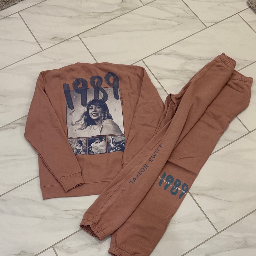 Taylor Swift 1989 Brown Sweatshirt & Hoodie Set